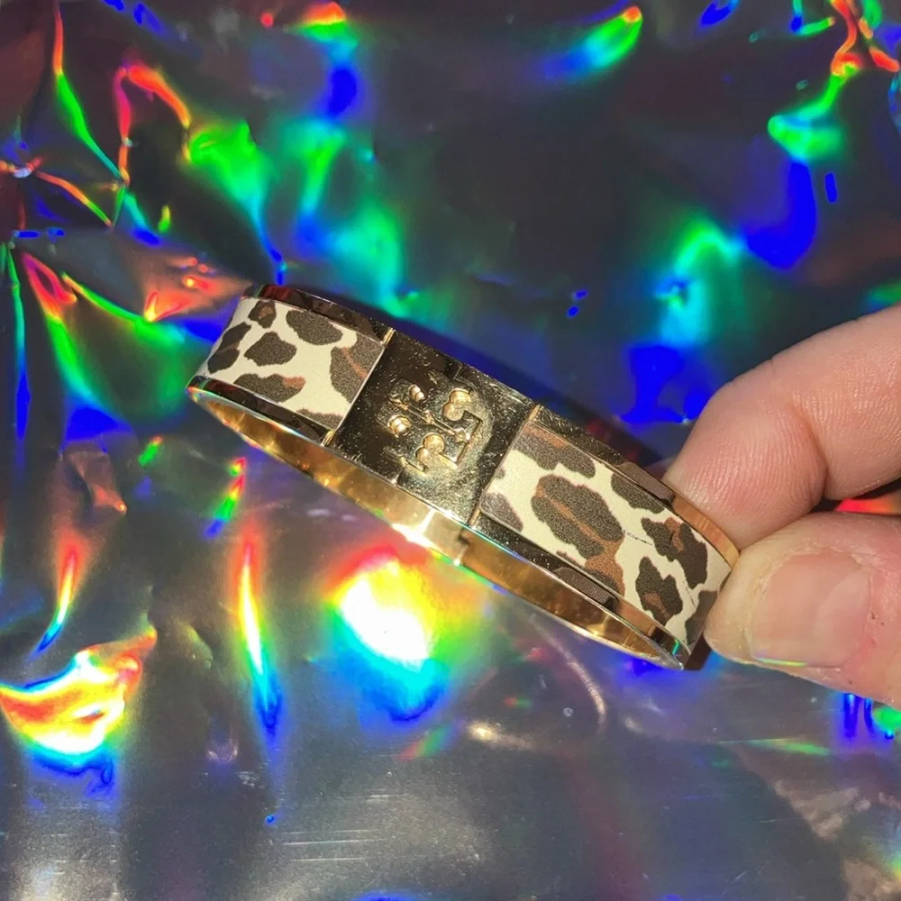 Tory Burch NWOT gold Cheetah Bangle with black velvet dust bag - Picture 5 of 9
